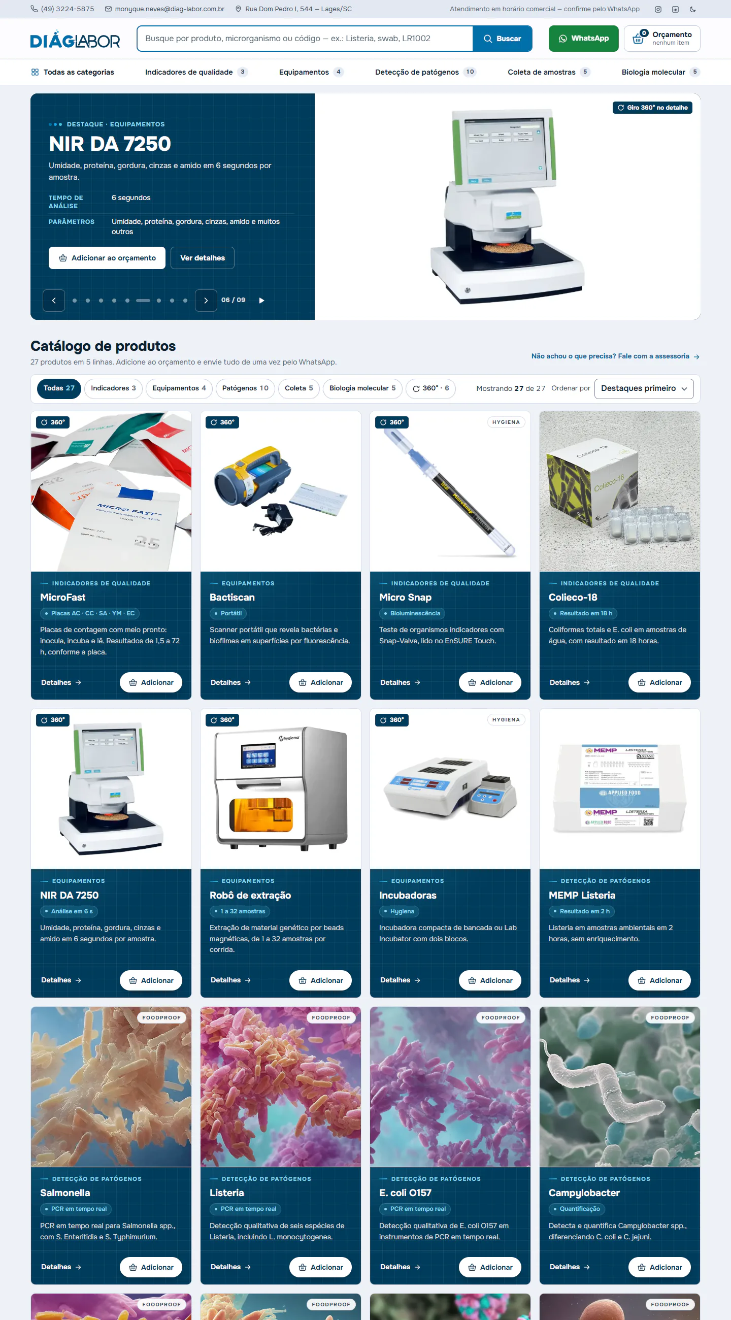 Loja da Diag-Labor com o destaque do analisador NIR DA 7250 no carrossel e o catálogo de produtos de laboratório logo abaixo